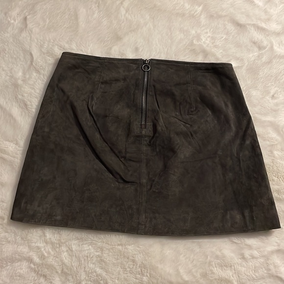 BLANK NYC Suede French Grey Mini Skirt Fully Lined Welt Pockets Back Zipper 30 - Picture 2 of 6